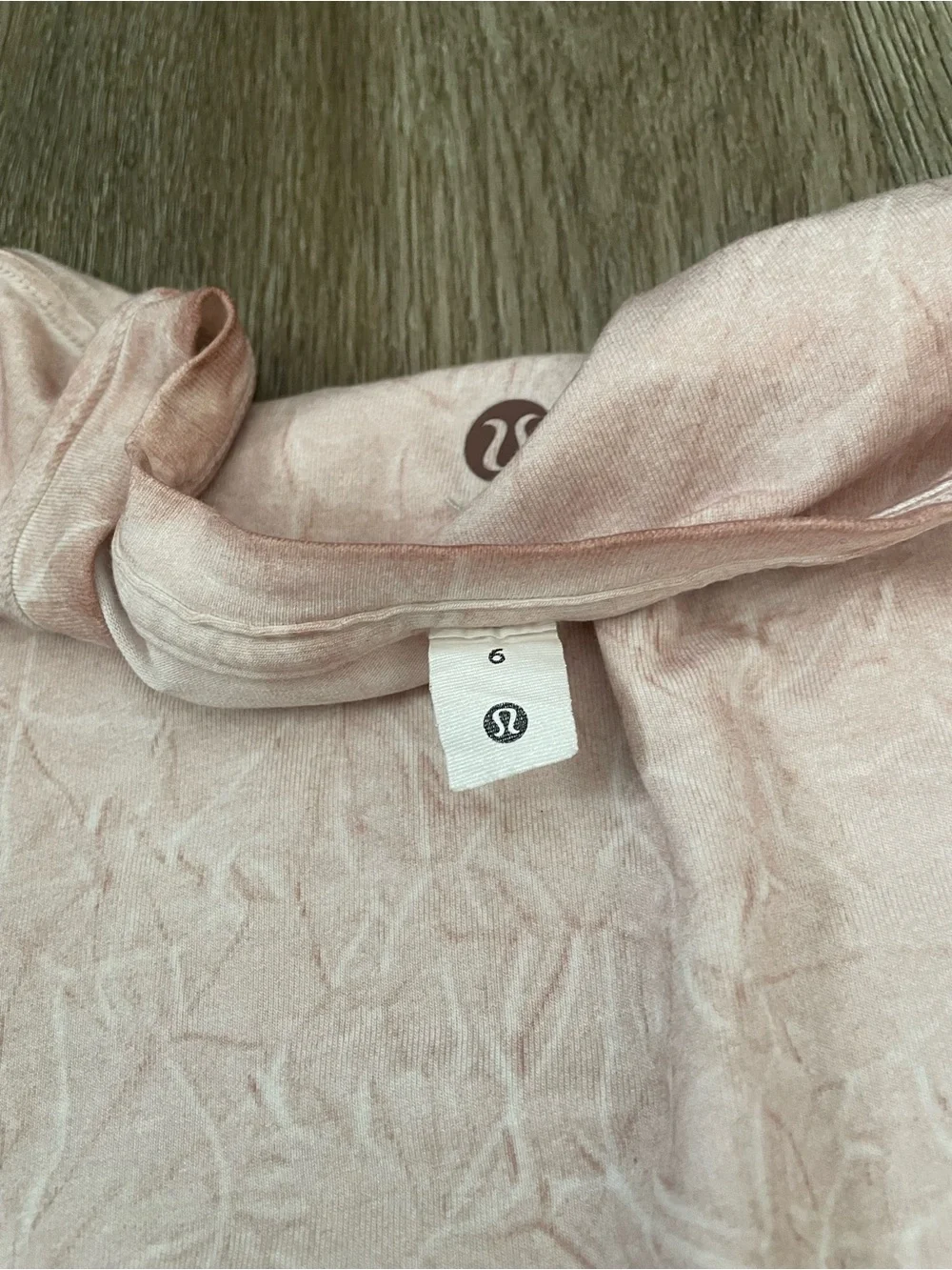 Lululemon tshirt size 6